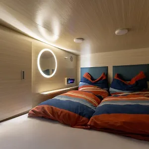  Capsule hotel Mue Cubes