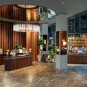 فندق Radisson Blu Zurich Airport, كلوتان