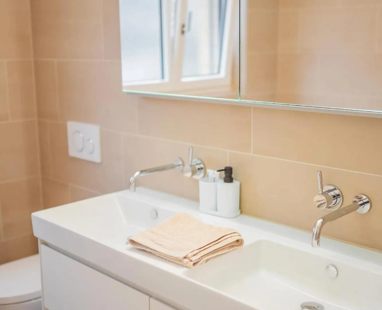 Vk - H - Zuerich Airport - Luxury - Homestay - Haldenstrasse - Kloten 0*,  Switzerland