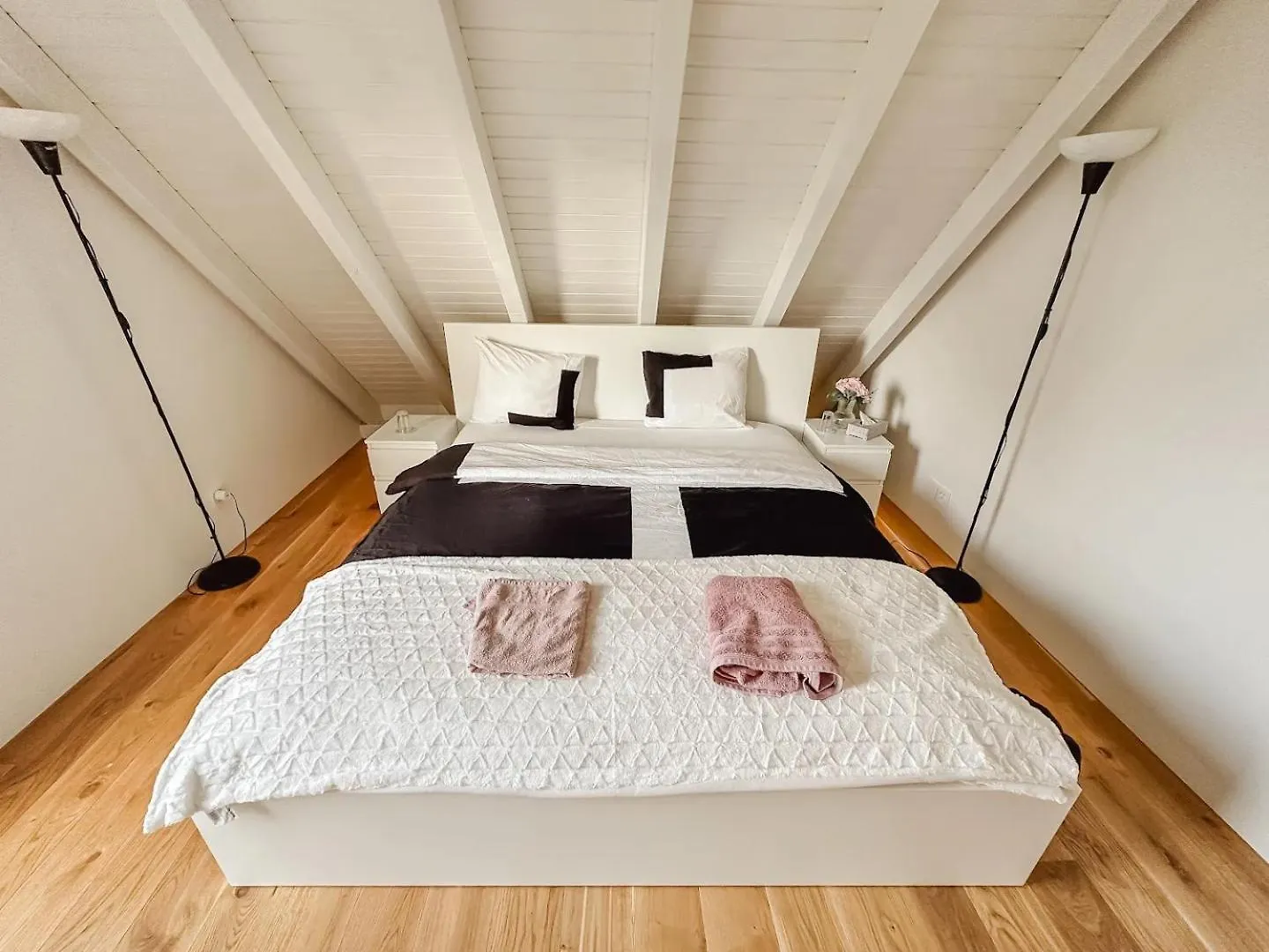 Vk - H - Zuerich Airport - Luxury - Homestay - Haldenstrasse - كلوتان