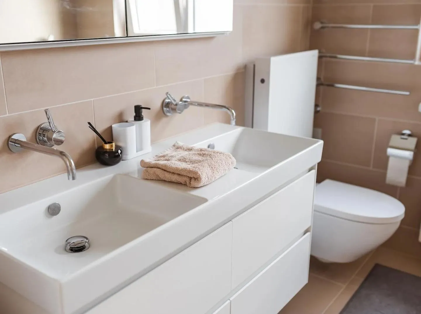 Vk - H - Zuerich Airport - Luxury - Homestay - Haldenstrasse - كلوتان